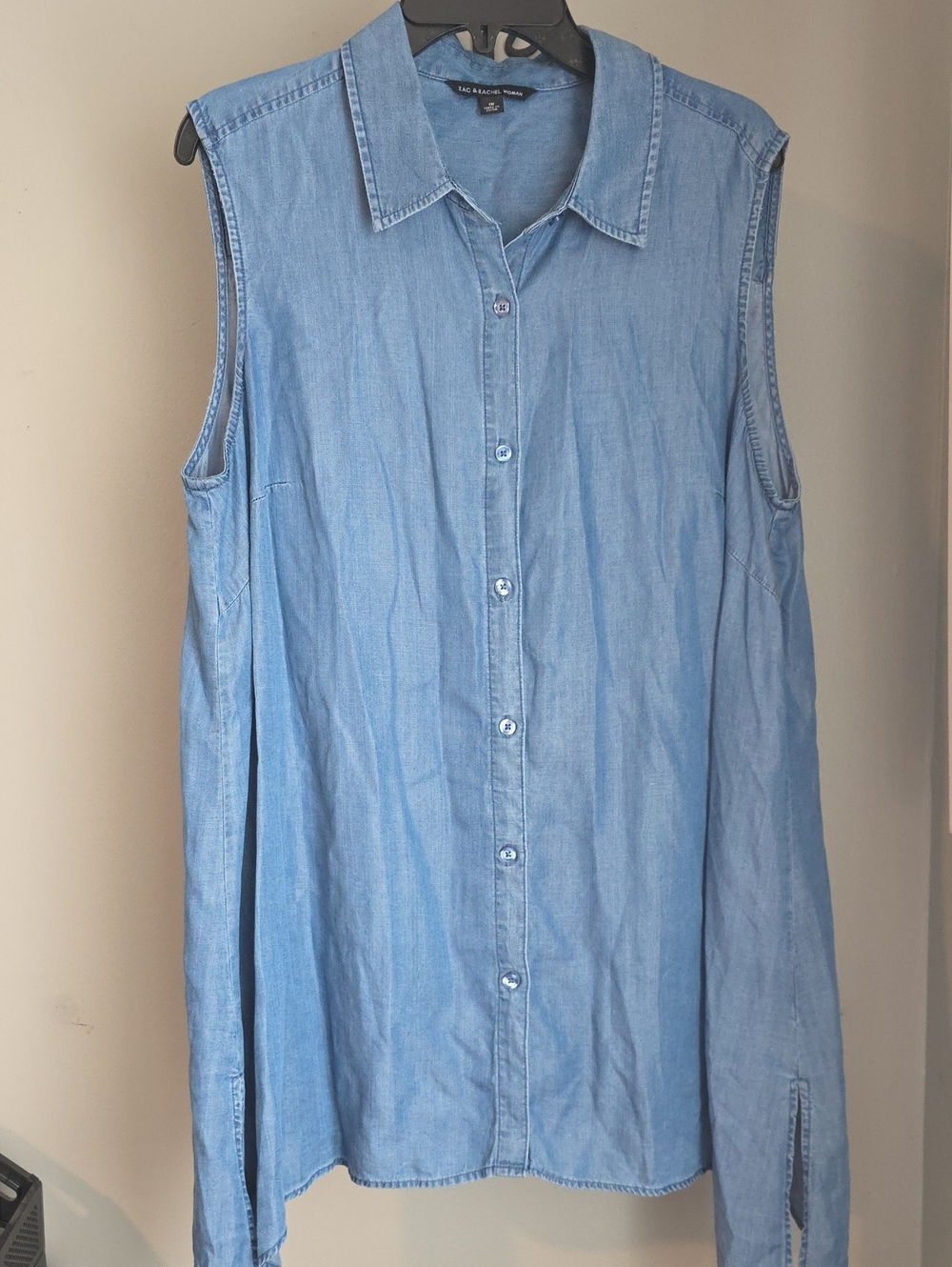 Zac & Rachel Light Blue Sleeveless Chambray Button-Down Top Size 1X